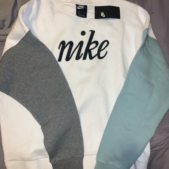 Sweatshirt - Picture 2 of 3